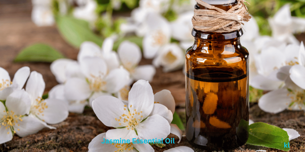 Top 7 Essential Oils for Labor, Birth, & Postpartum: Real Moms’ Favorites